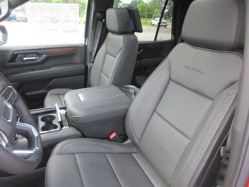 New 2026 GMC Yukon Denali w/ Denali Reserve Package AWD/4WD image 11