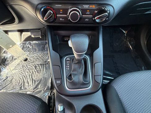 Used 2024 Kia Soul LX w/ Option Group 015 FWD image 27