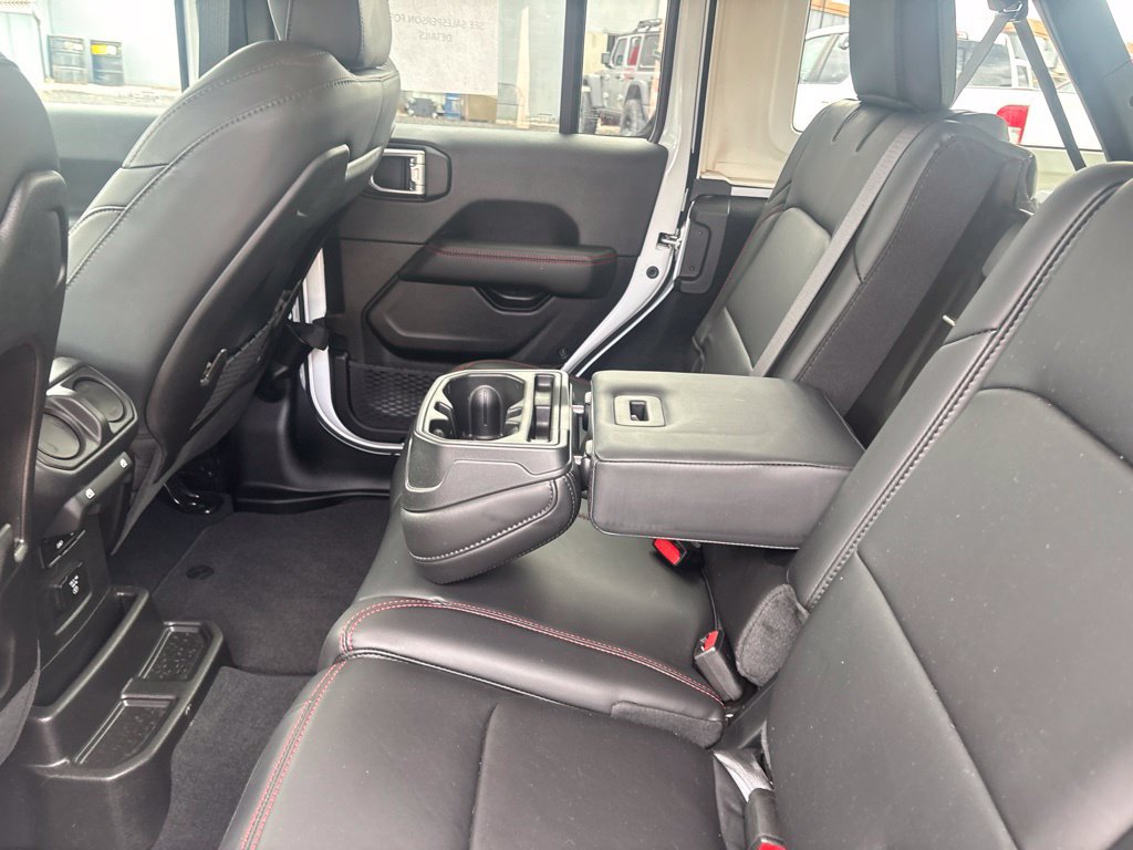 Used 2024 Jeep Wrangler Unlimited Rubicon w/ Convenience Group AWD/4WD image 12