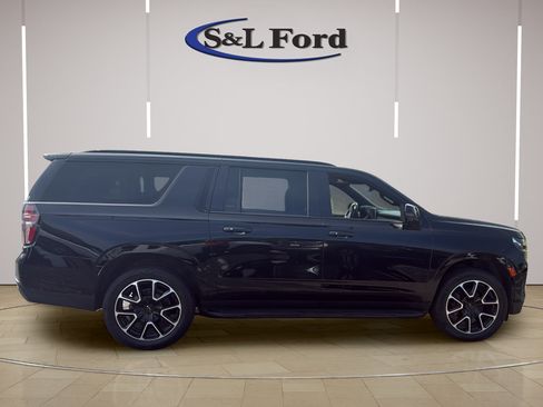 Used 2024 Chevrolet Suburban RST w/ Luxury Package AWD/4WD image 9