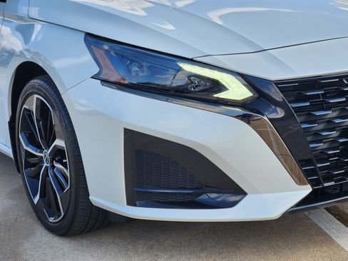 Used 2024 Nissan Altima 2.5 SR w/ SR Premium Package image 5