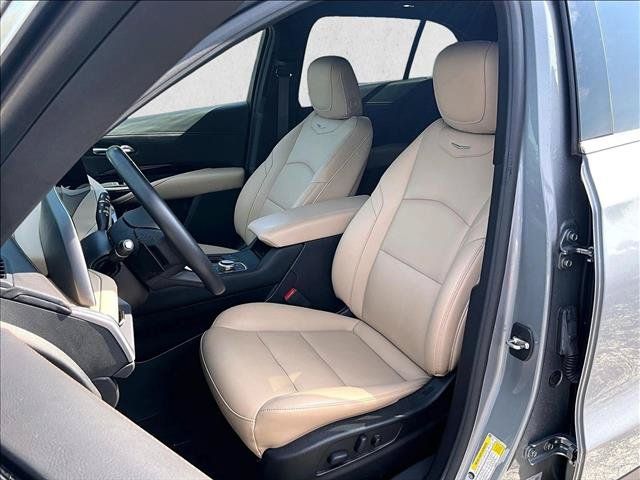 Used 2024 Cadillac XT4 Luxury w/ Cold Weather Package FWD image 27