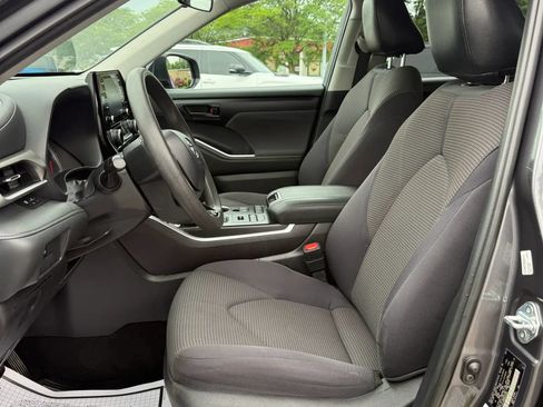 Used 2021 Toyota Highlander L AWD/4WD image 16