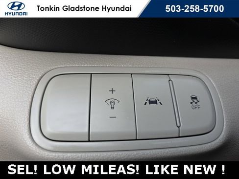 Used 2020 Hyundai Venue SEL w/ Convenience Package image 11