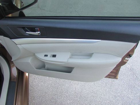 Used 2011 Subaru Legacy 2.5i AWD/4WD image 40