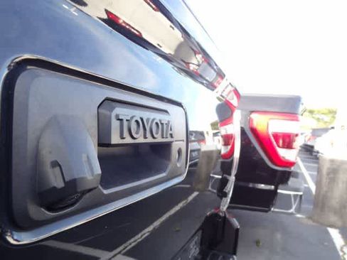 Used 2021 Toyota Tacoma TRD Off-Road w/ Technology Package AWD/4WD image 10