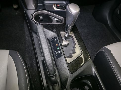 Used 2018 Toyota RAV4 Limited AWD/4WD image 35
