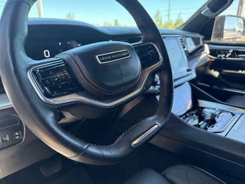 Used 2023 Jeep Grand Wagoneer Series III w/ Rear-Seat Entertainment Group image 18