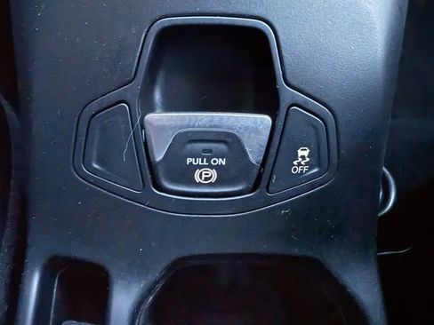 Used 2018 Jeep Renegade Altitude image 17