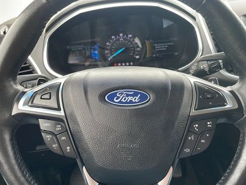 Used 2020 Ford Edge Titanium image 3