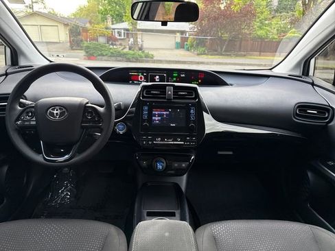 Used 2019 Toyota Prius LE FWD image 12
