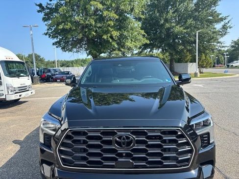Used 2025 Toyota Sequoia Platinum AWD/4WD image 2