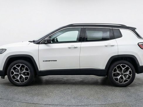 Used 2025 Jeep Compass Limited image 4