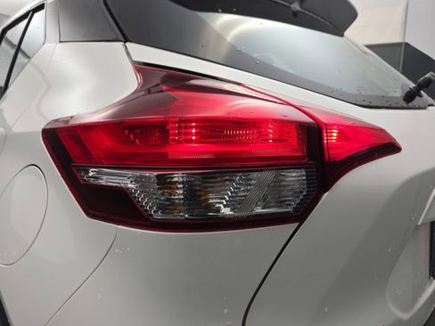 Used 2020 Nissan Kicks SR FWD image 15