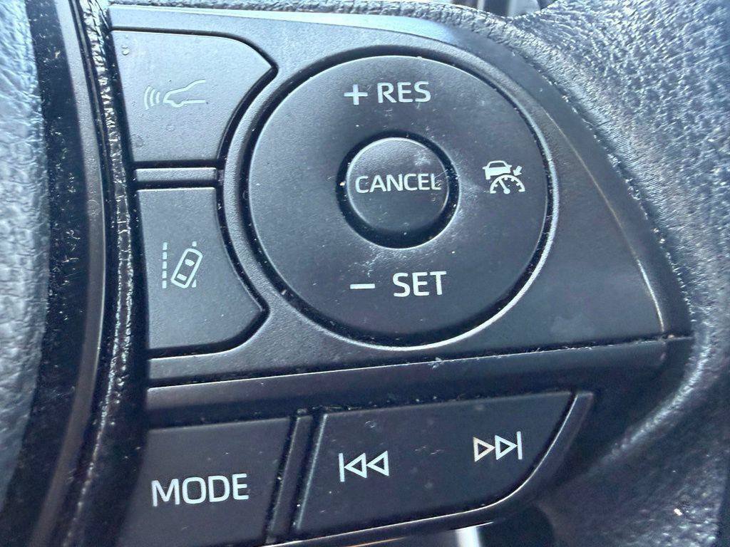 Used 2021 Toyota RAV4 XLE w/ Convenience Package FWD image 19