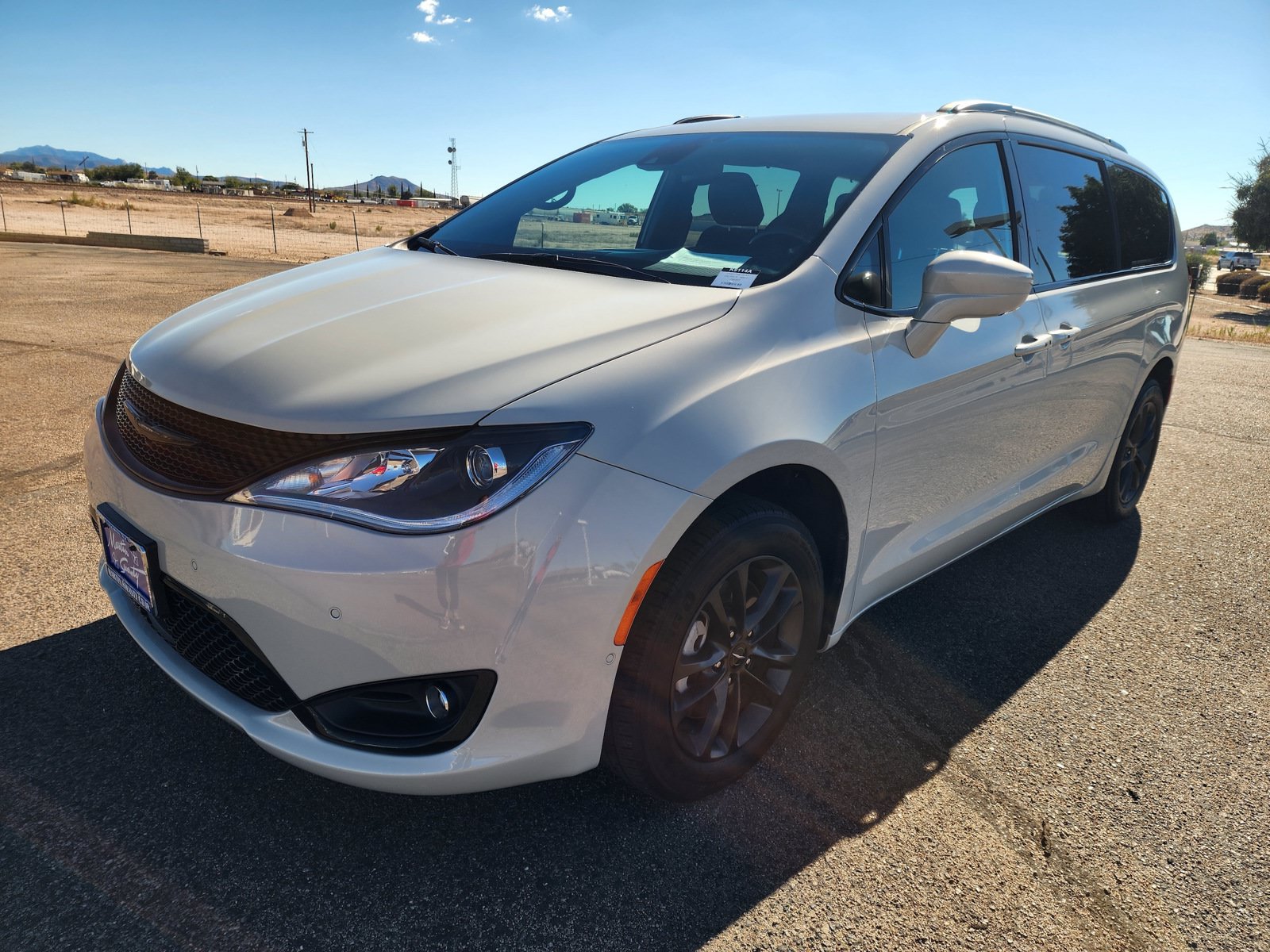 Used 2020 Chrysler Pacifica Touring-L AWD/4WD image 3