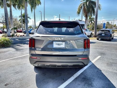 Used 2023 Kia Sorento LX FWD image 7