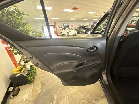Used 2012 Nissan Versa SV w/ Convenience Pkg image 25