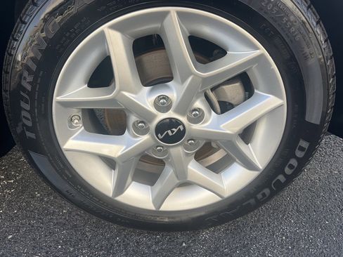 Used 2023 Kia Soul S image 9