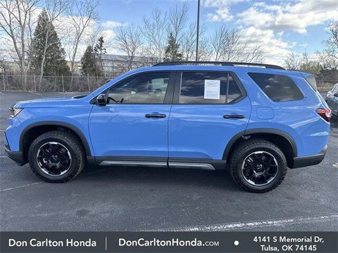 Certified 2025 Honda Pilot TrailSport image 11