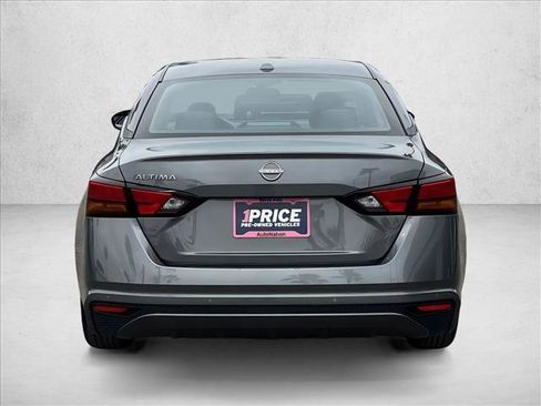 Used 2025 Nissan Altima 2.5 SV FWD image 8