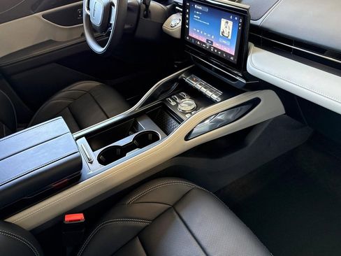 Used 2024 Lincoln Nautilus Premier image 30