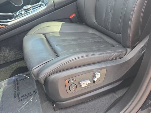 Used 2025 BMW X7 M60i AWD/4WD image 33