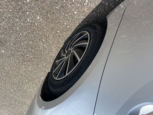 Used 2021 Toyota Corolla LE FWD image 19