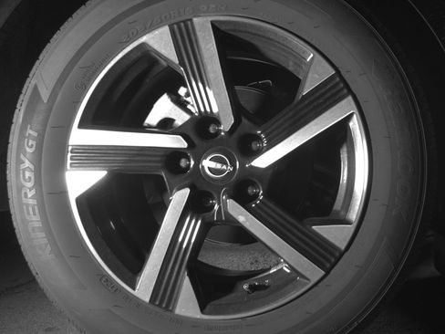 Used 2025 Nissan Sentra SV FWD image 15