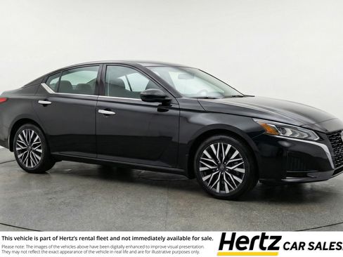 Used 2025 Nissan Altima 2.5 SV image 1