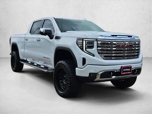 Used 2024 GMC Sierra 1500 Denali AWD/4WD image 3