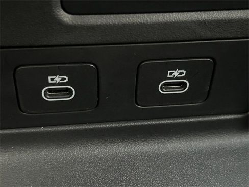 Used 2025 Land Rover Range Rover Velar Dynamic SE image 23