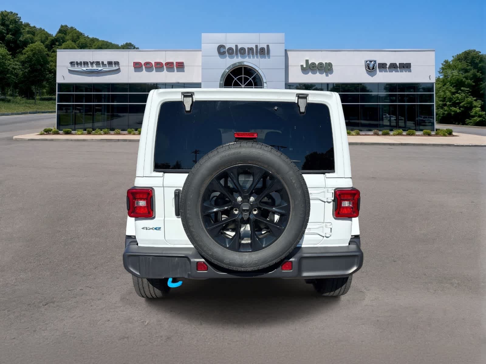 Used 2024 Jeep Wrangler Unlimited Sahara AWD/4WD image 4