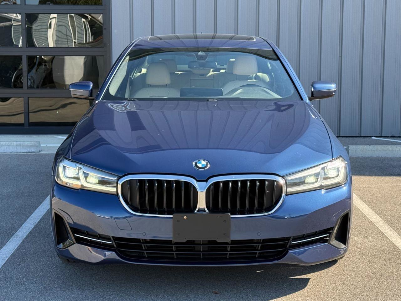 Used 2021 BMW 530i xDrive w/ Convenience Package AWD/4WD image 2