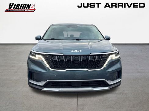 Used 2024 Kia Carnival EX image 2