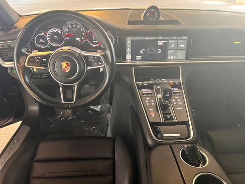 Used 2018 Porsche Panamera image 19
