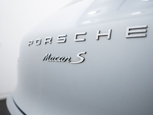 Certified 2018 Porsche Macan S image 27