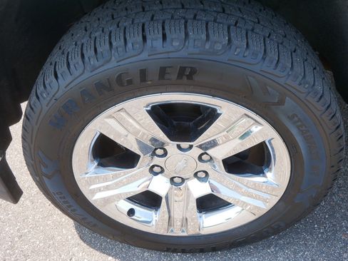 Used 2018 Chevrolet Silverado 1500 Custom w/ Custom Value Package AWD/4WD image 16