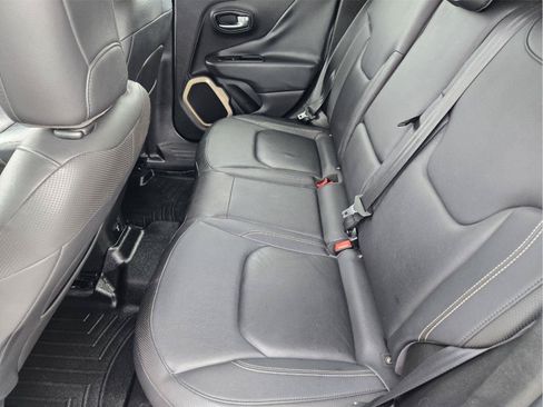 Used 2016 Jeep Renegade Limited FWD image 28