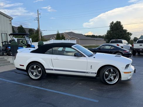 Used 2007 Ford Mustang Shelby GT500 RWD image 2