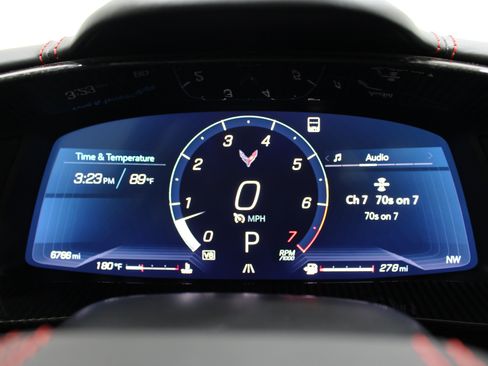 Used 2021 Chevrolet Corvette Stingray Premium Cpe w/ Z51 Performance Package RWD image 15