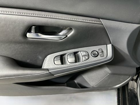 Used 2025 Nissan Sentra SV image 15