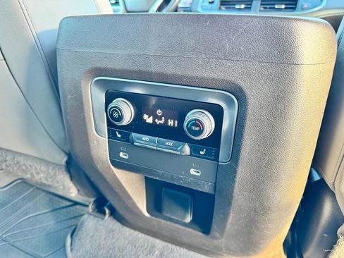 Used 2022 Chevrolet Tahoe Z71 w/ Luxury Package image 24