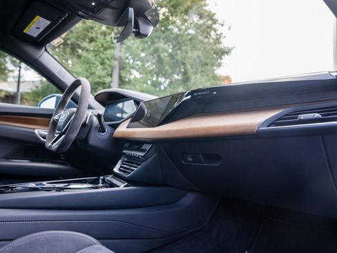 Used 2023 Audi e-tron GT Premium Plus image 22