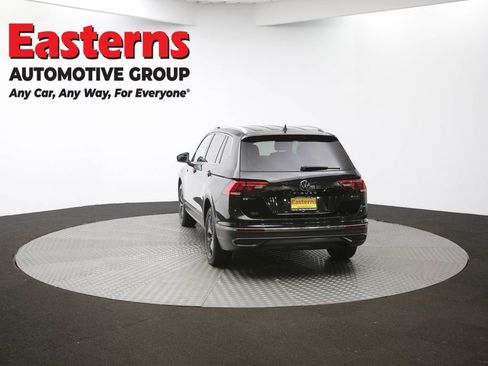 Used 2023 Volkswagen Tiguan SE image 34
