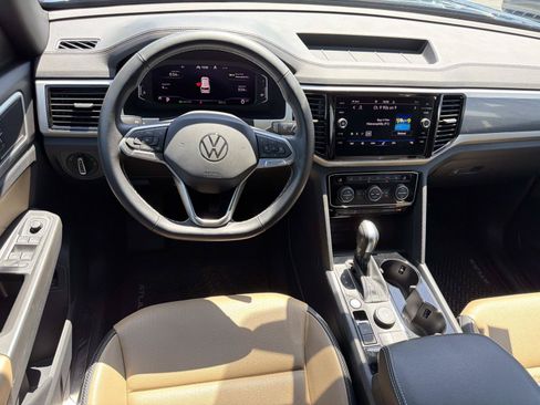 Certified 2022 Volkswagen Atlas Cross Sport SE w/ Black Wheel Package AWD/4WD image 8
