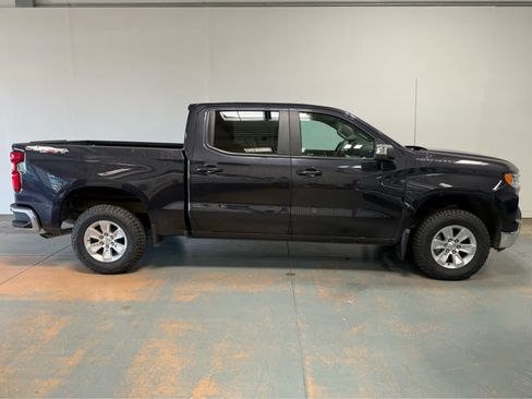 Used 2023 Chevrolet Silverado 1500 LT AWD/4WD image 6