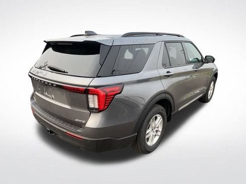 Used 2025 Ford Explorer Active AWD/4WD image 8