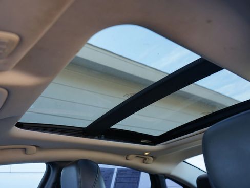 Used 2015 Chrysler 200 C w/ Navigation & Sound Group I image 18