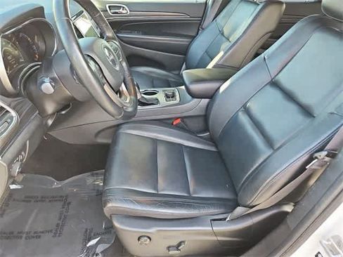 Used 2022 Jeep Grand Cherokee Limited image 17